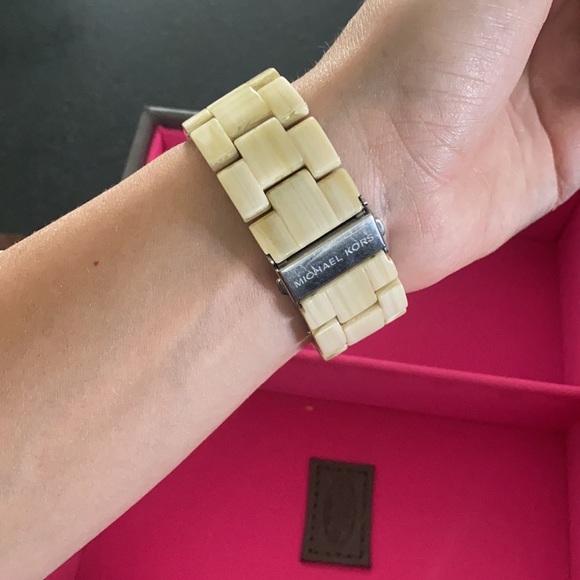 Michael Kors watch - Picture 3 of 4